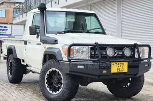 Toyota Land Cruiser 2008 White