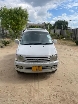 Toyota Noah 2001 Silver