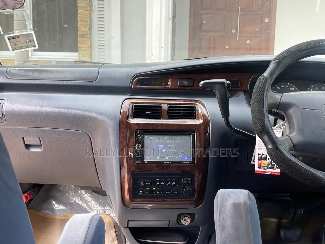 Toyota Noah 2001 Silver