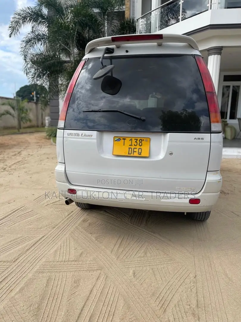 Toyota Noah 2001 Silver