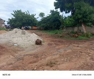 Eneo Lenye Ukubwa Wa SQMT 600 Linauzw Lipo Salasala Mwanzoni