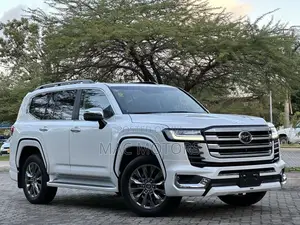 Toyota Land Cruiser 2023 White