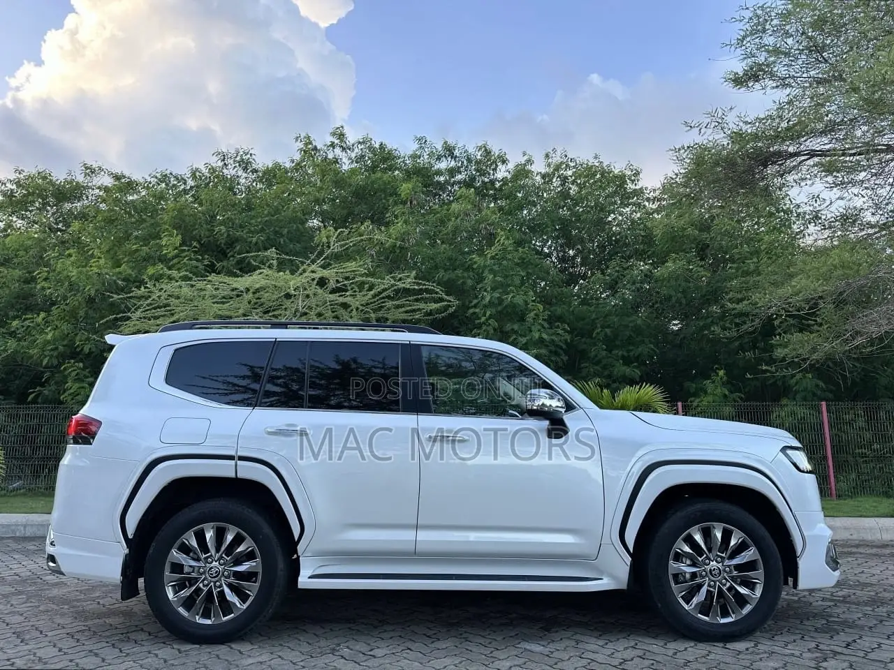 Toyota Land Cruiser 2023 White
