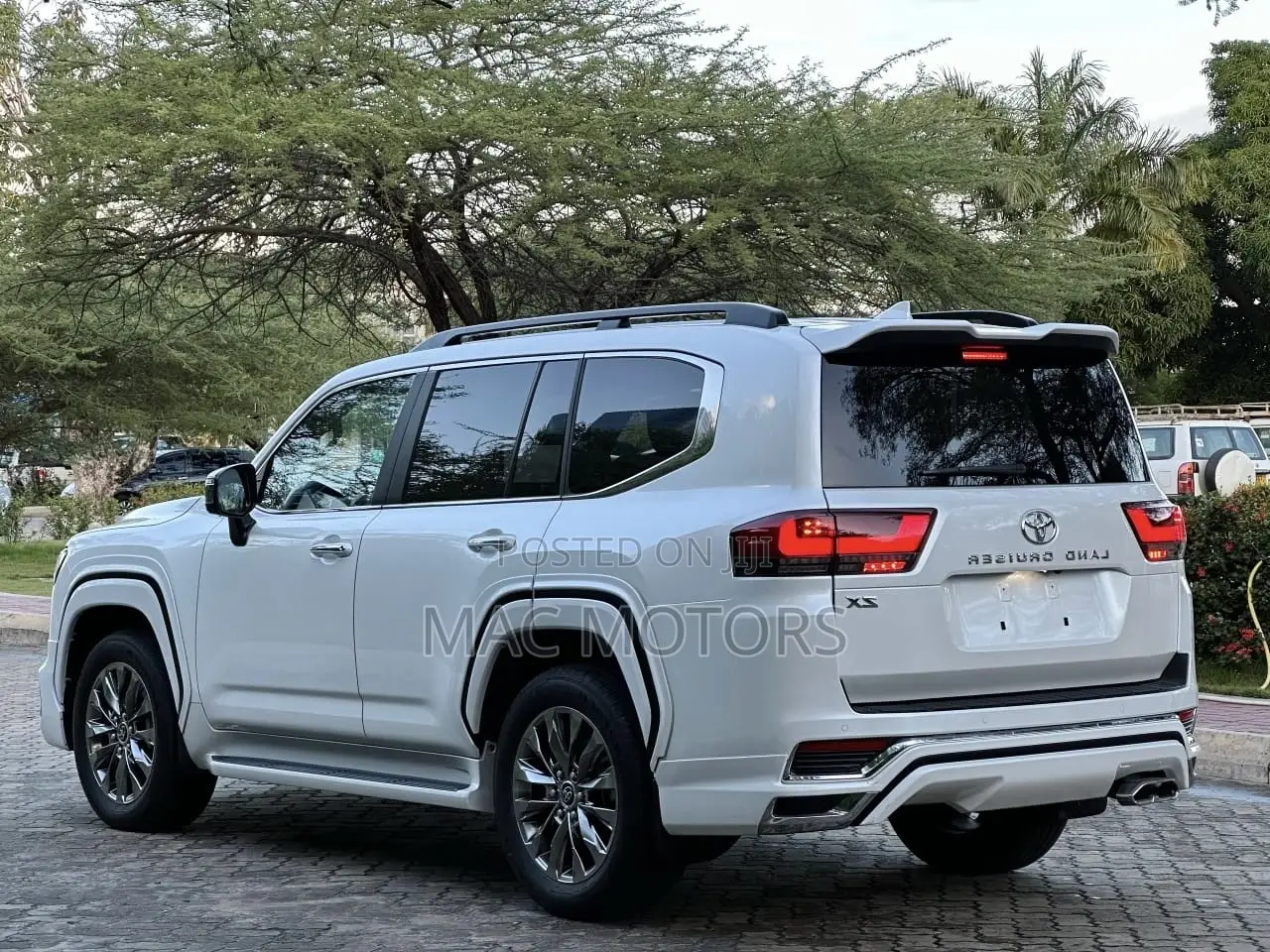 Toyota Land Cruiser 2023 White