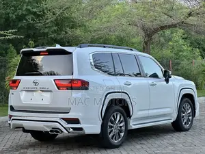 Toyota Land Cruiser 2023 White
