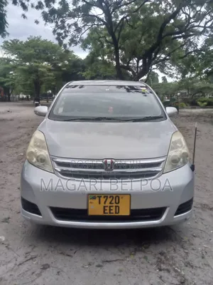 Toyota ISIS 2010 Silver