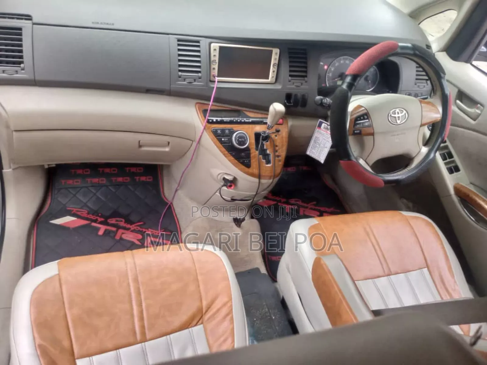 Toyota ISIS 2010 Silver