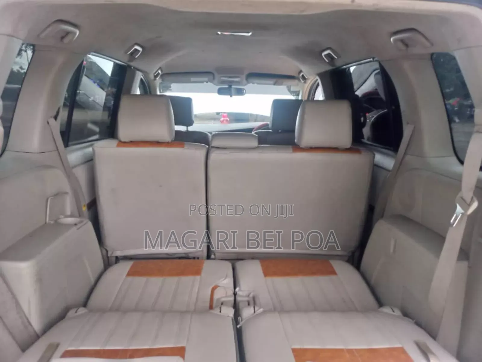 Toyota ISIS 2010 Silver