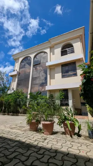 9bdrm House in Salma Kikwete, Kinondoni for sale