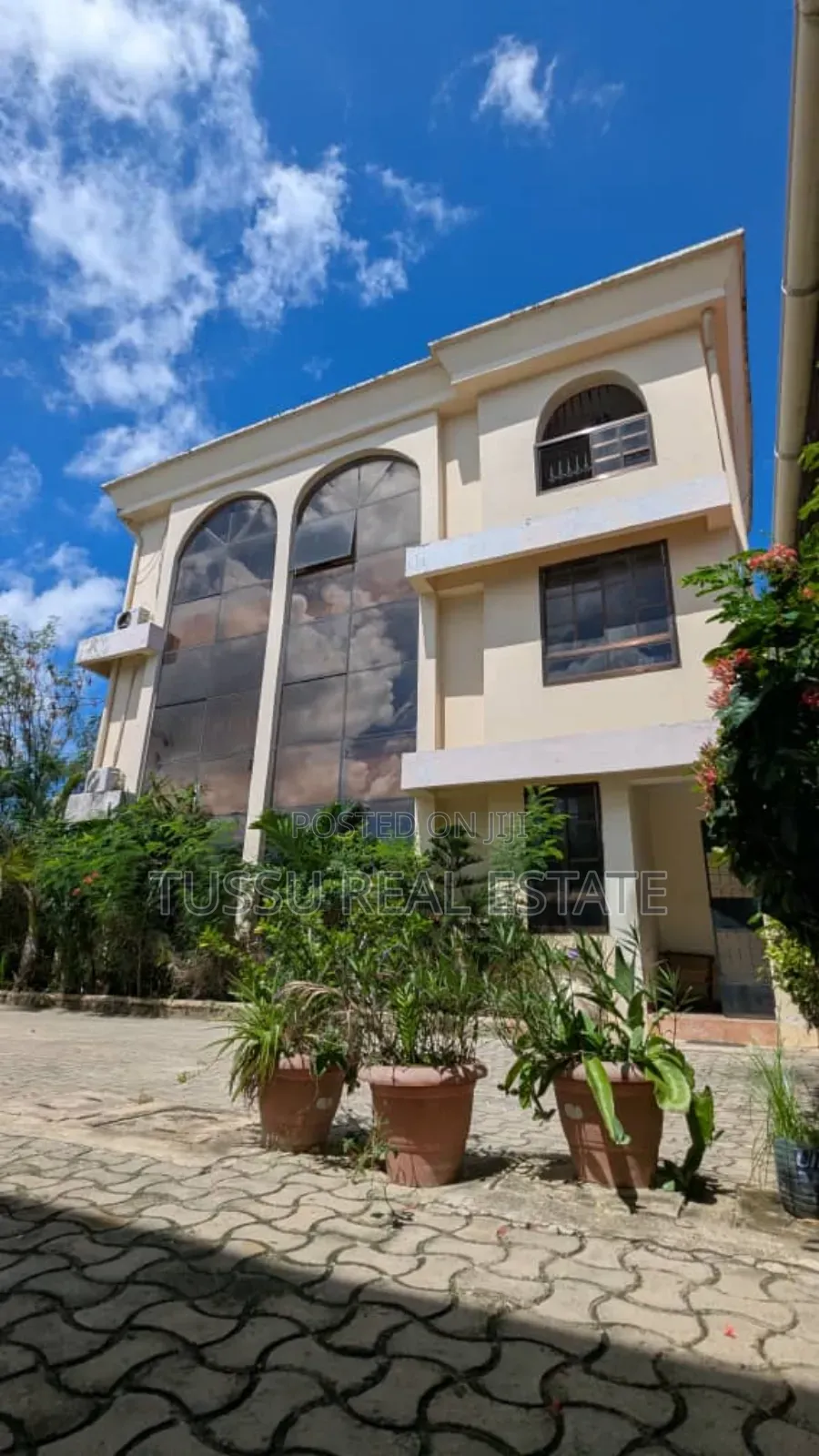 9bdrm House in Salma Kikwete, Kinondoni for sale