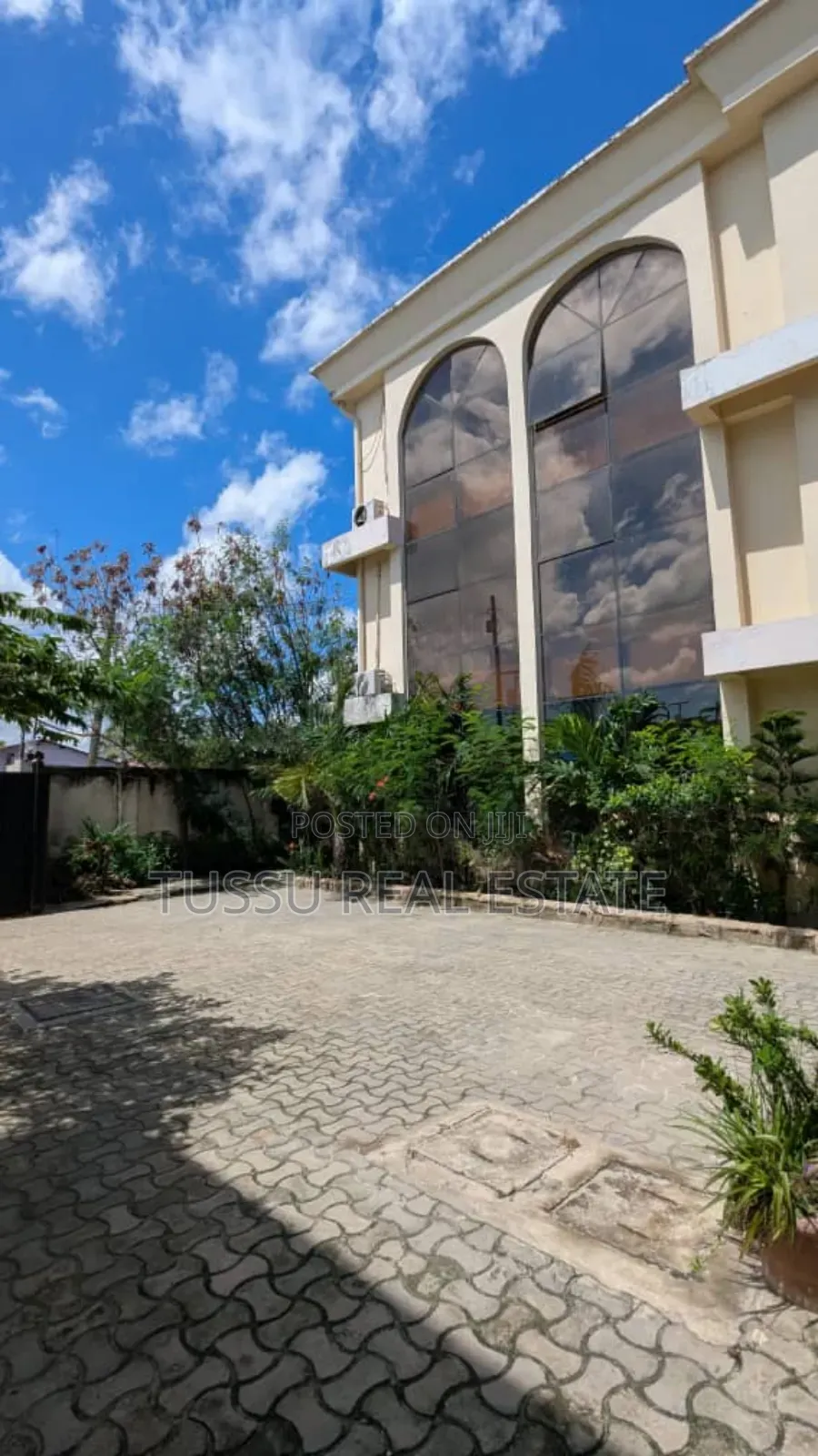 9bdrm House in Salma Kikwete, Kinondoni for sale