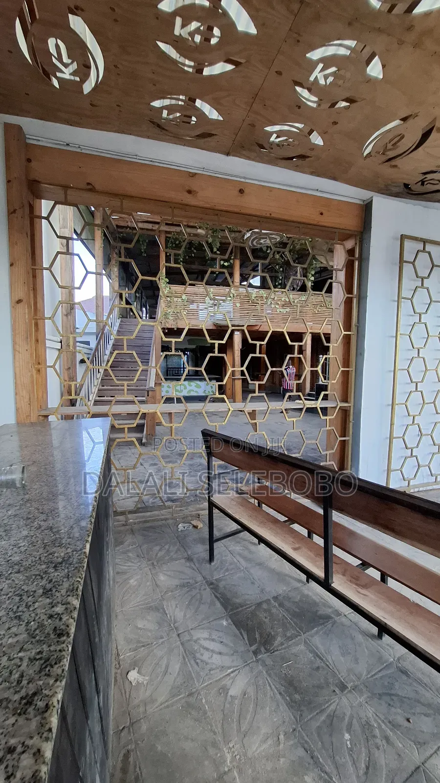 Bar Longe Near by Mliman Cty Area Full Population