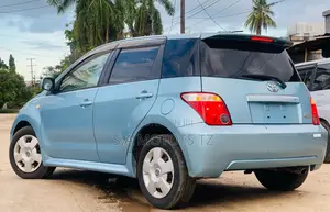 Toyota IST 2005 Blue