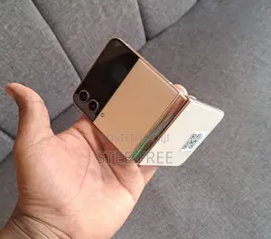 Samsung Galaxy Z Flip4 128 GB Gold