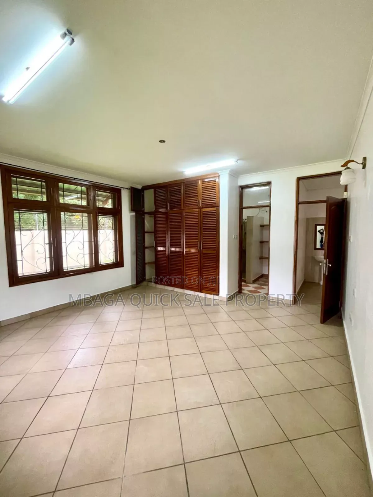 5bdrm Apartment in Oyster Bay for rent