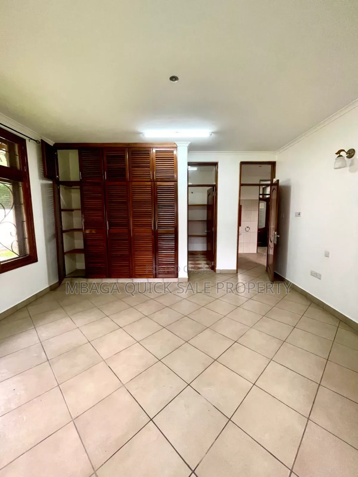 5bdrm Apartment in Oyster Bay for rent