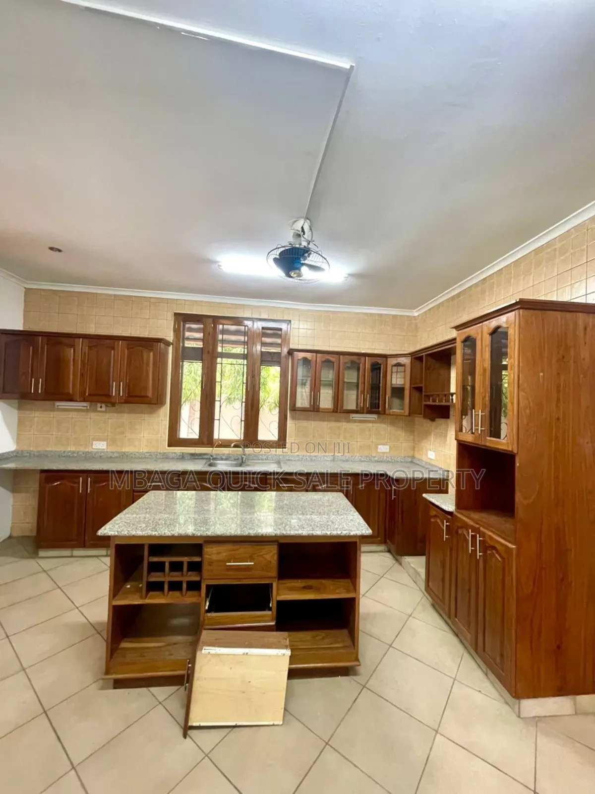 5bdrm Apartment in Oyster Bay for rent