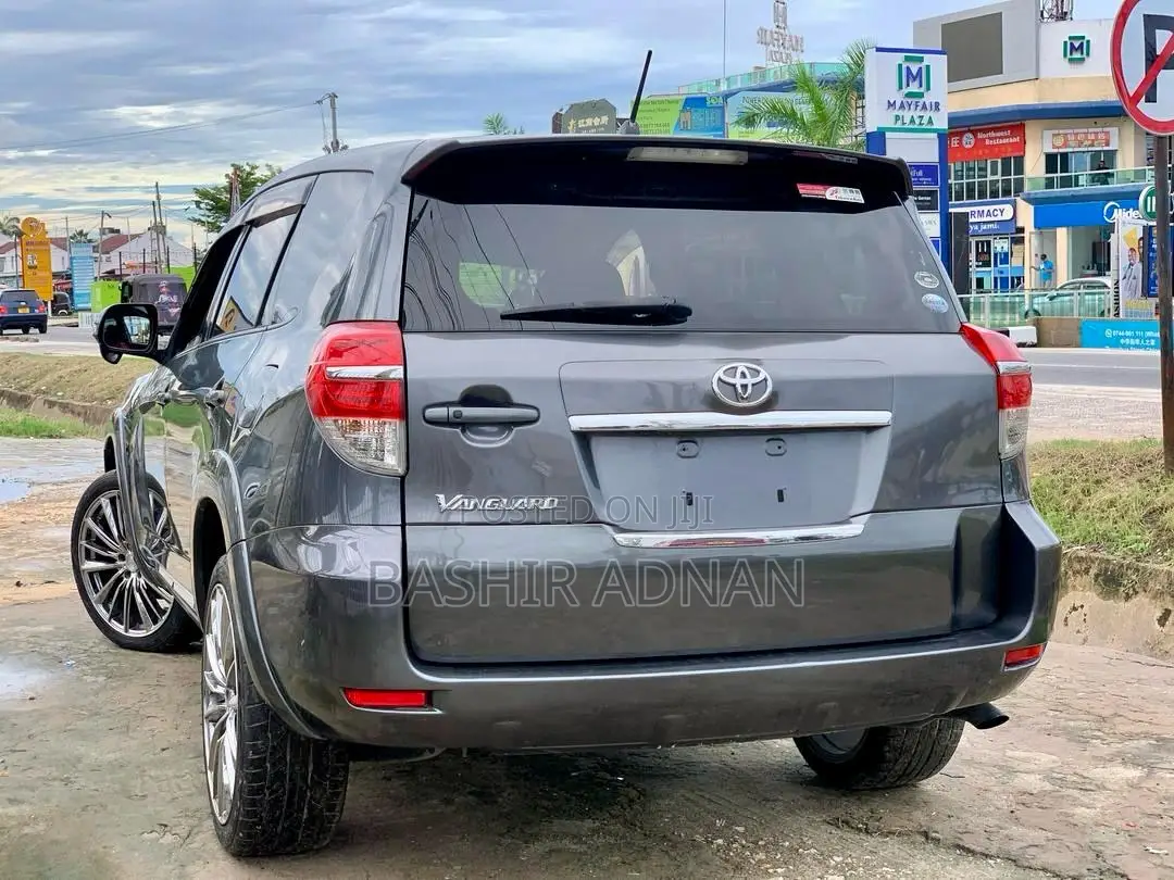Toyota Vanguard 2010 Gray