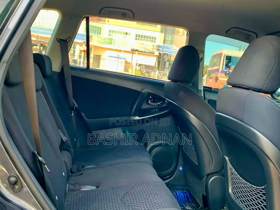 Toyota Vanguard 2010 Gray