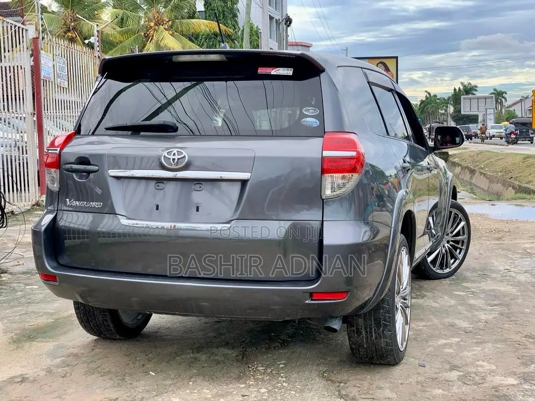 Toyota Vanguard 2010 Gray