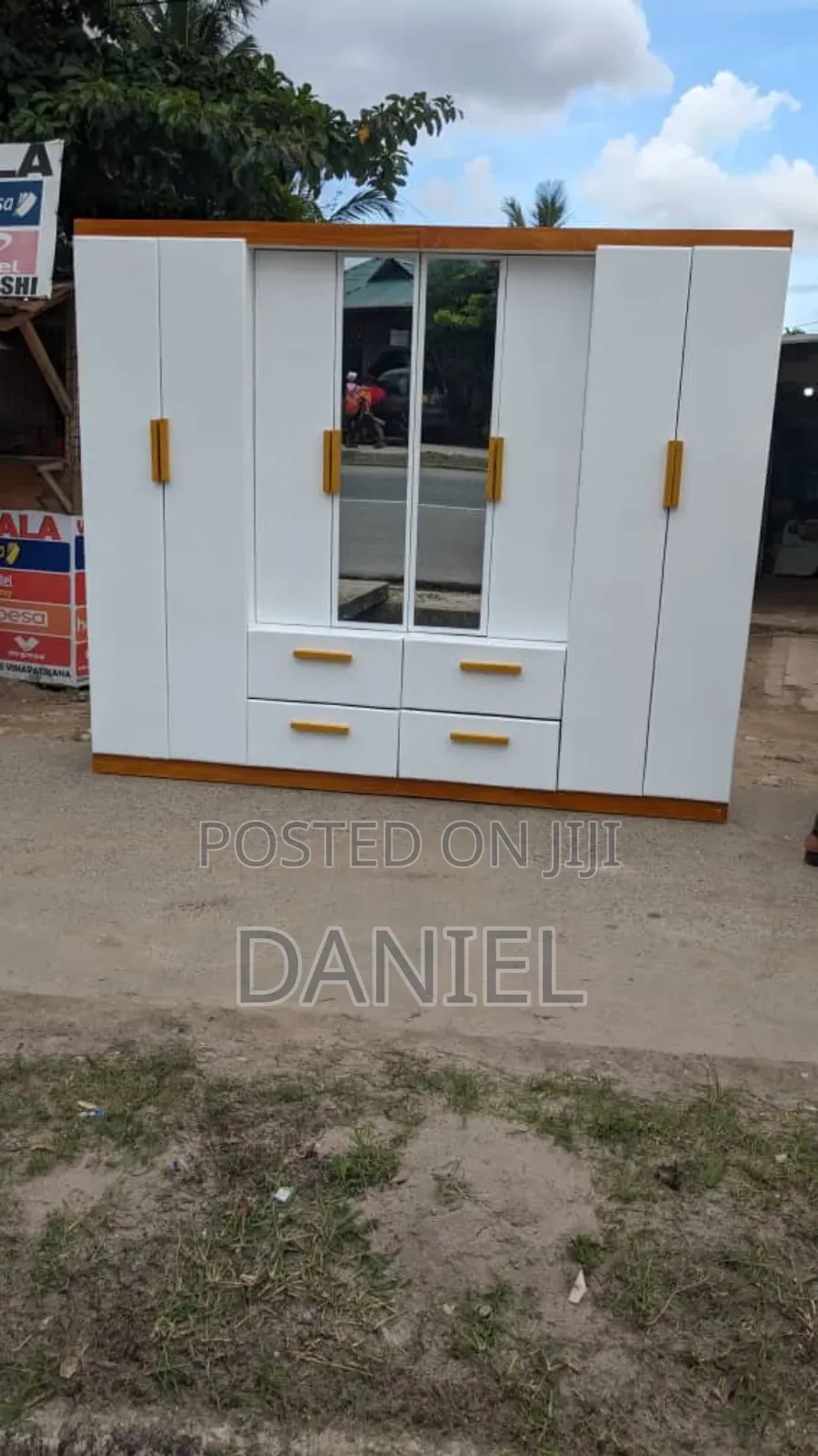 Kabati La Nguo Milango Nane White Color