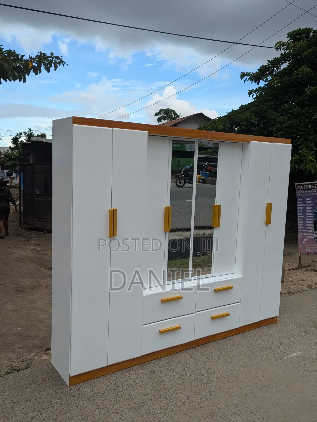 Kabati La Nguo Milango Nane White Color