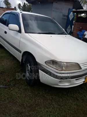 Toyota Carina 2000 White