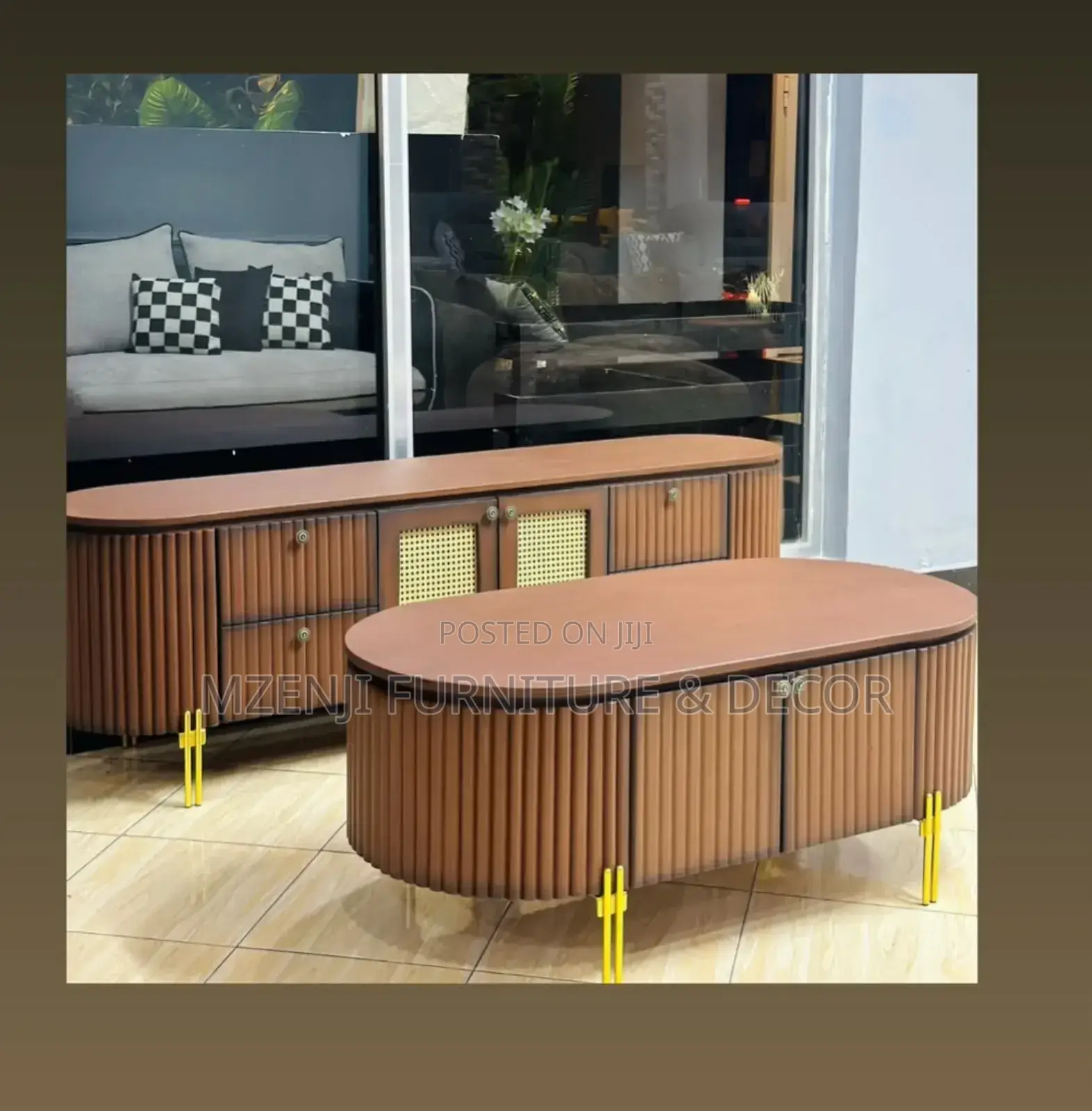 Showcase Na Coffee Table Round Shape
