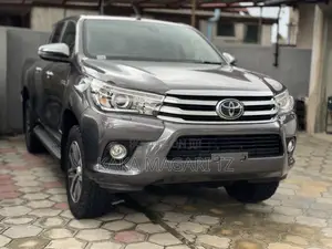 Toyota Hilux 2017 Gray
