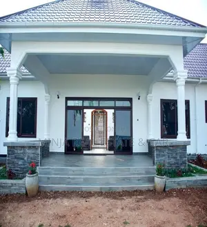 9bdrm House in Kirare for sale