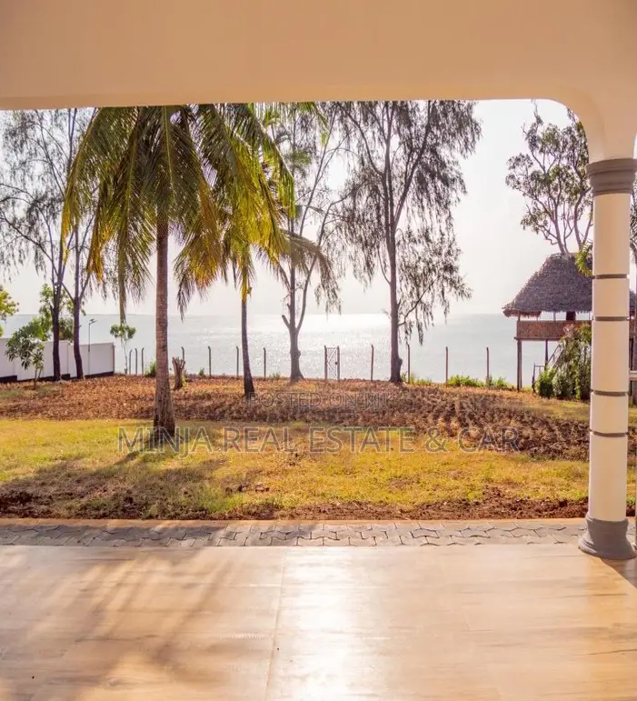 9bdrm House in Kirare for sale