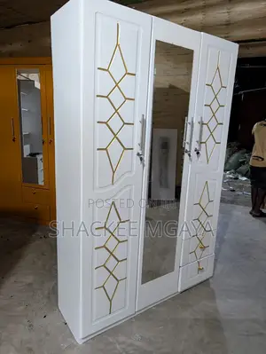 Kabati White Milango Mitatu