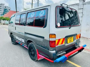 Toyota HiAce 2006 Silver