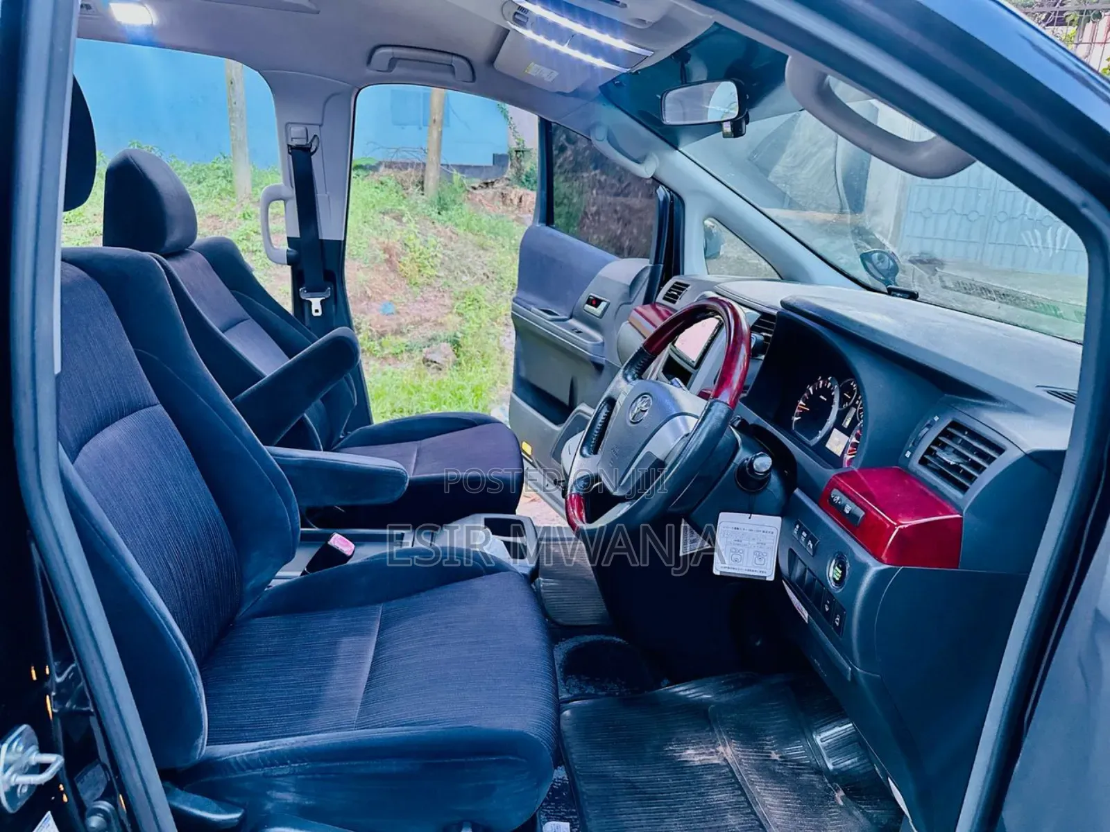 Toyota Vellfire 2009