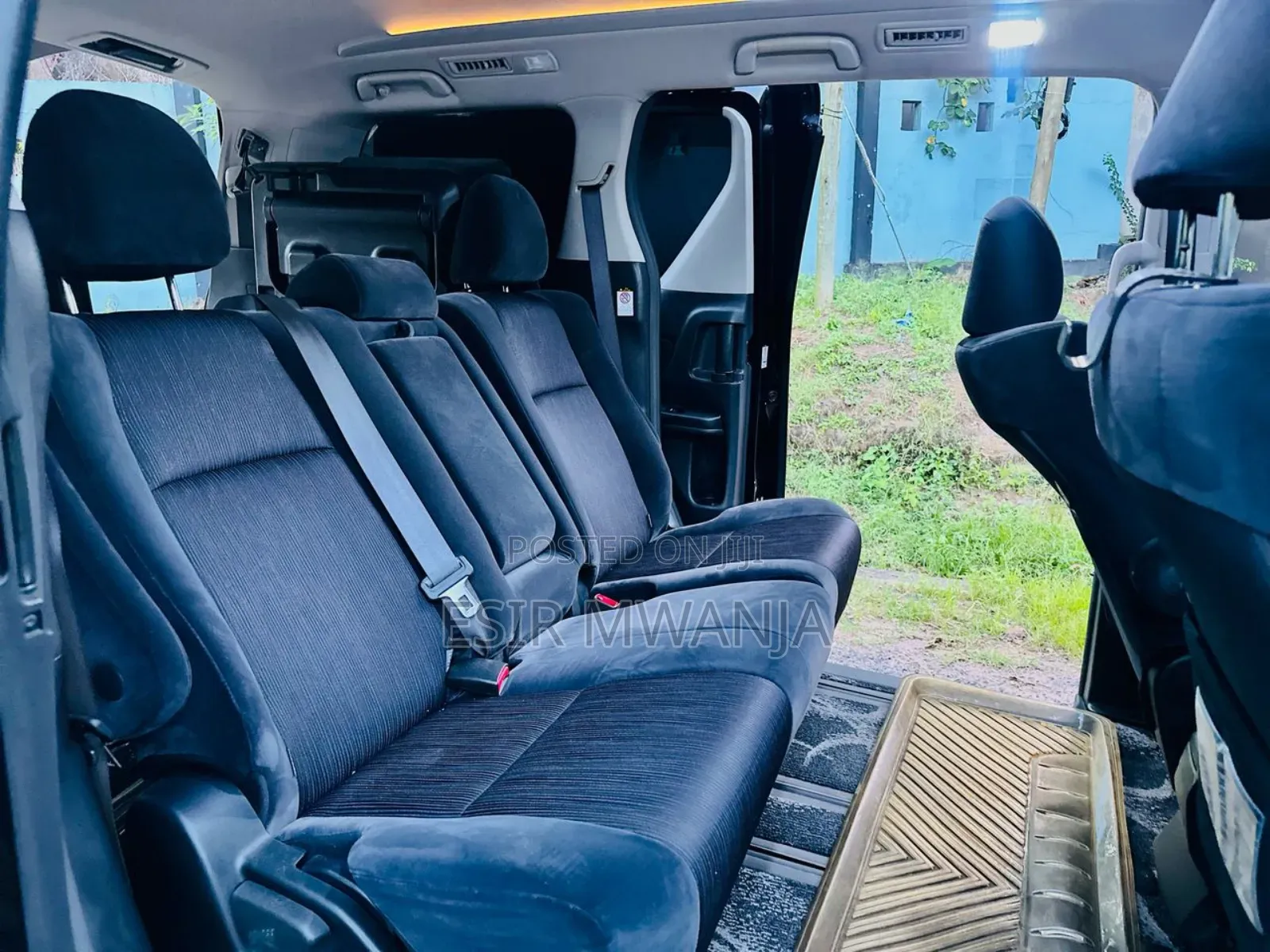 Toyota Vellfire 2009