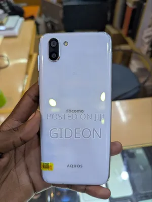 Sharp Aquos R2 64 GB White