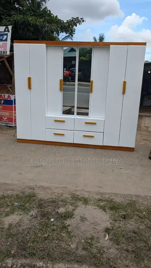 Kabati La Nguo
