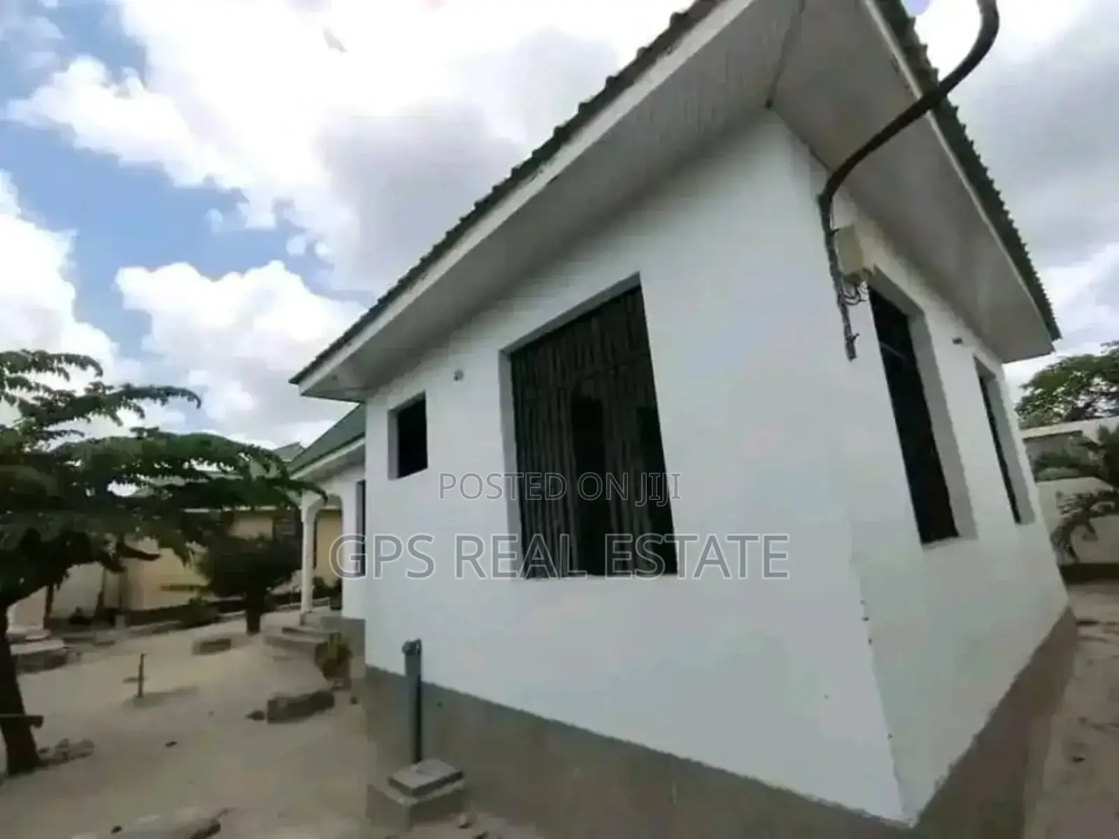 7bdrm Apartment in Gongo La Mboto, Ilala for sale