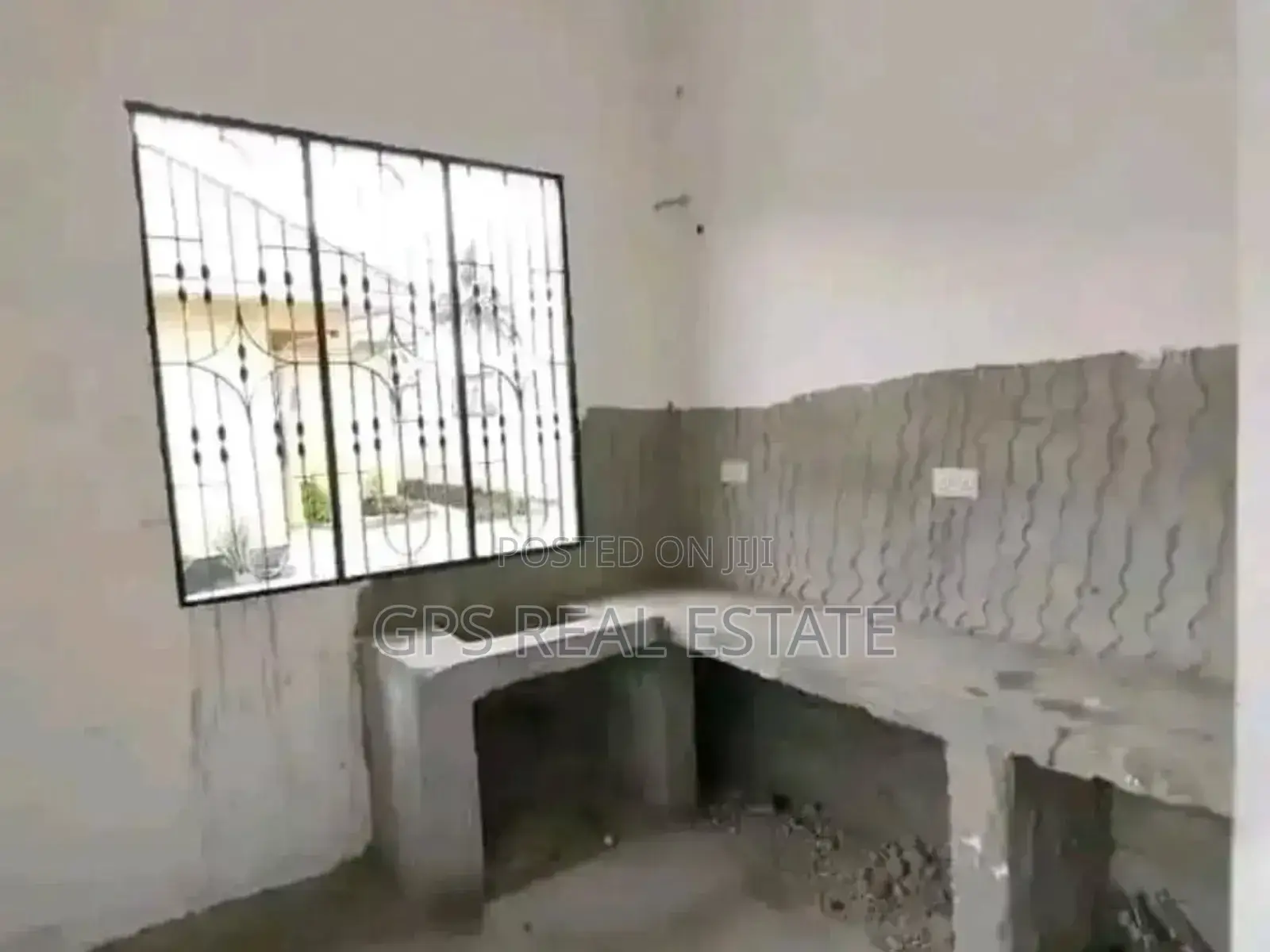 7bdrm Apartment in Gongo La Mboto, Ilala for sale