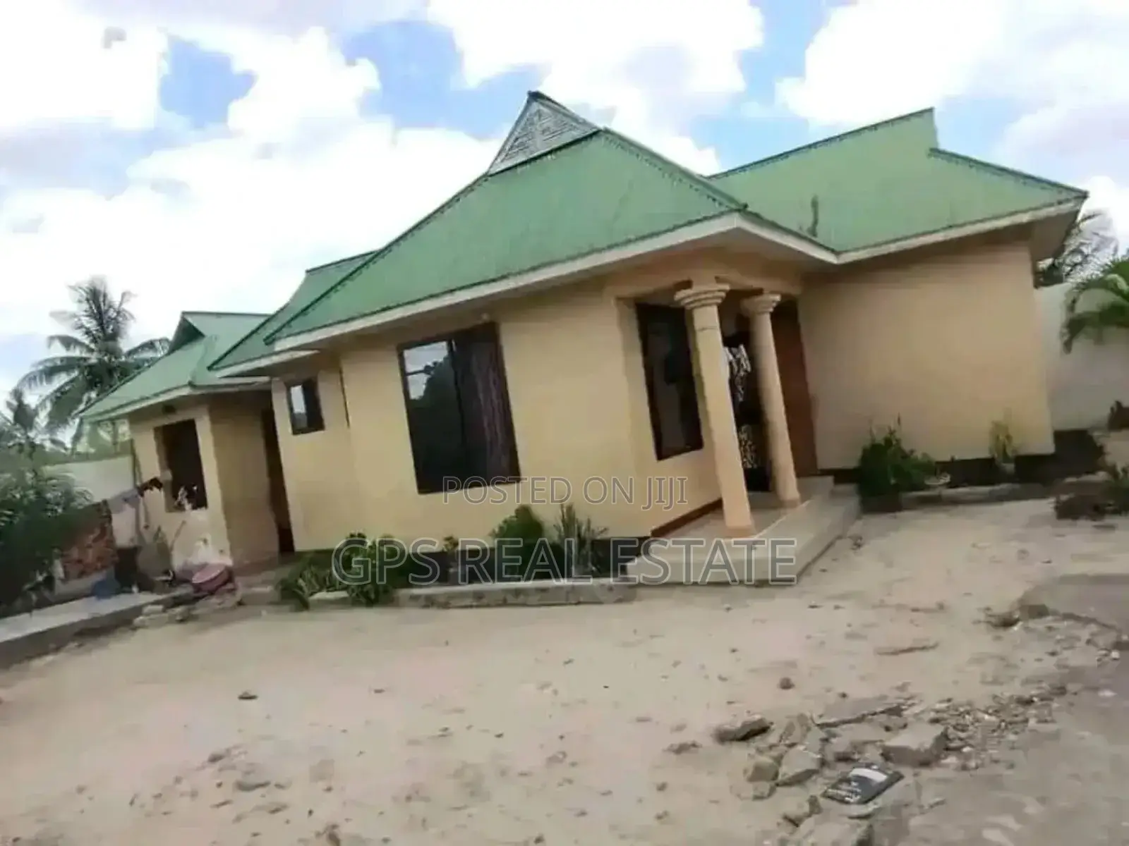 7bdrm Apartment in Gongo La Mboto, Ilala for sale