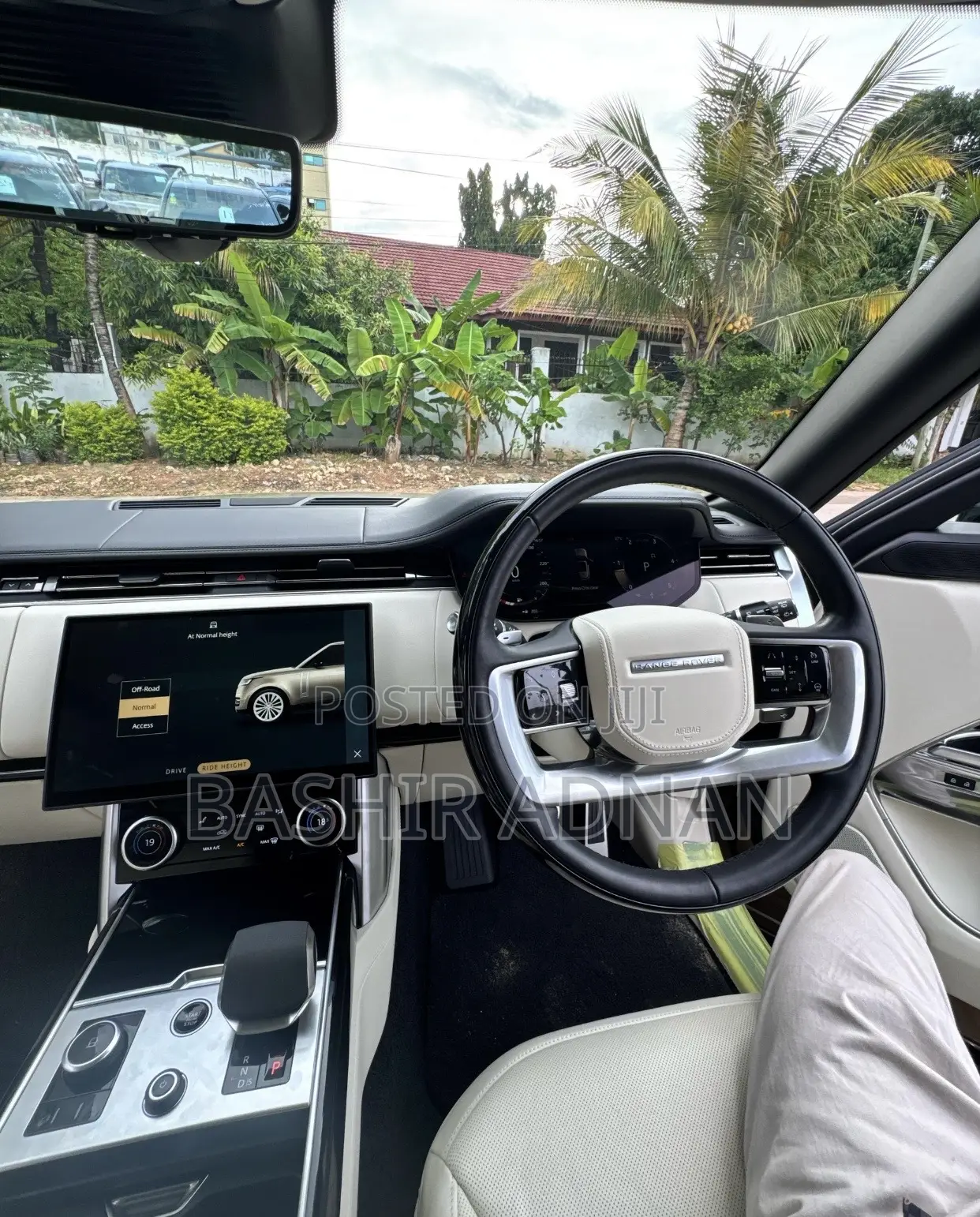 Land Rover Range Rover Vogue 2023 Gold