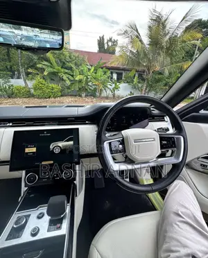 Land Rover Range Rover Vogue 2023 Gold