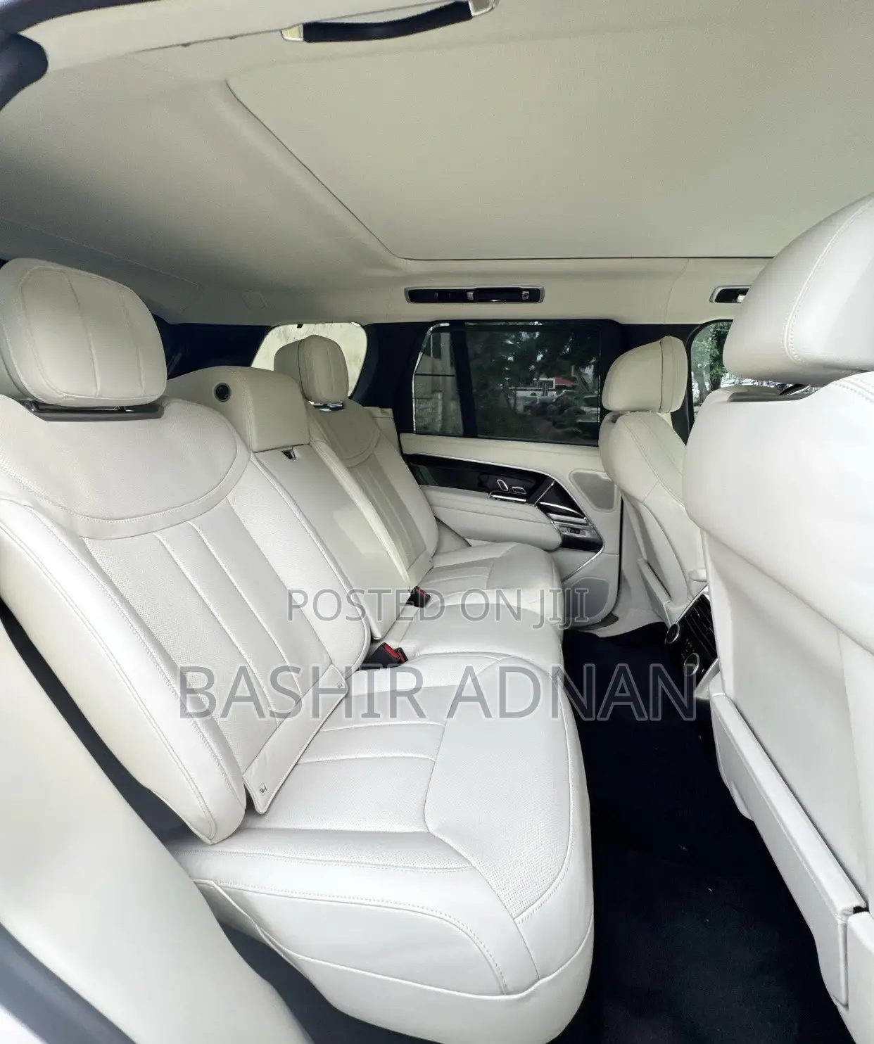 Land Rover Range Rover Vogue 2023 Gold