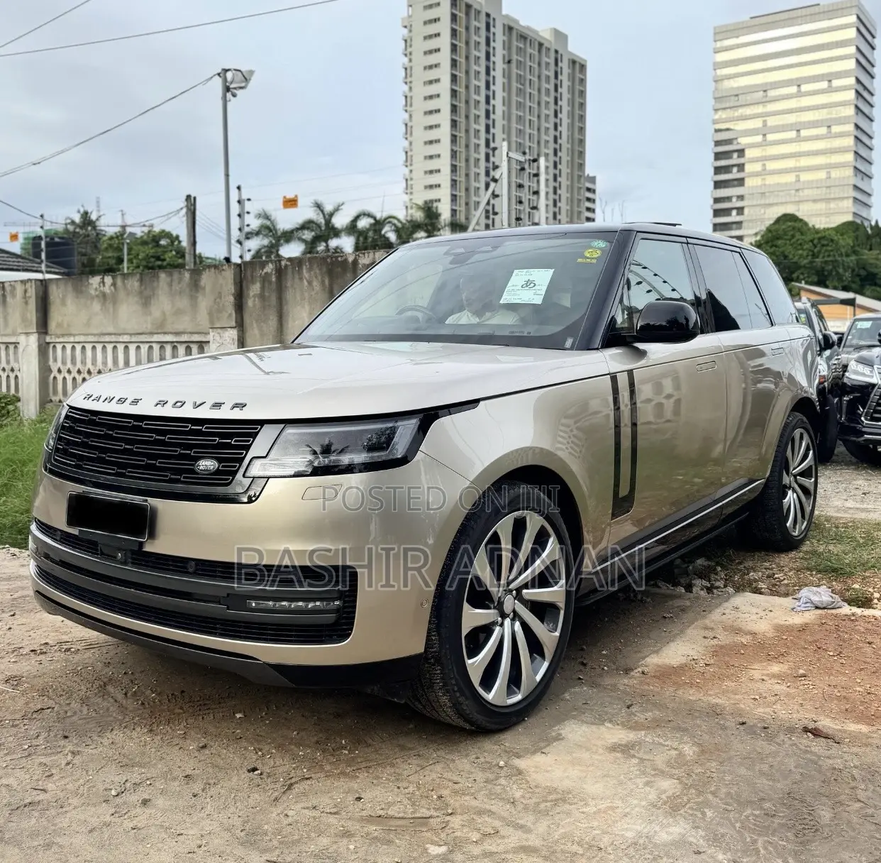 Land Rover Range Rover Vogue 2023 Gold