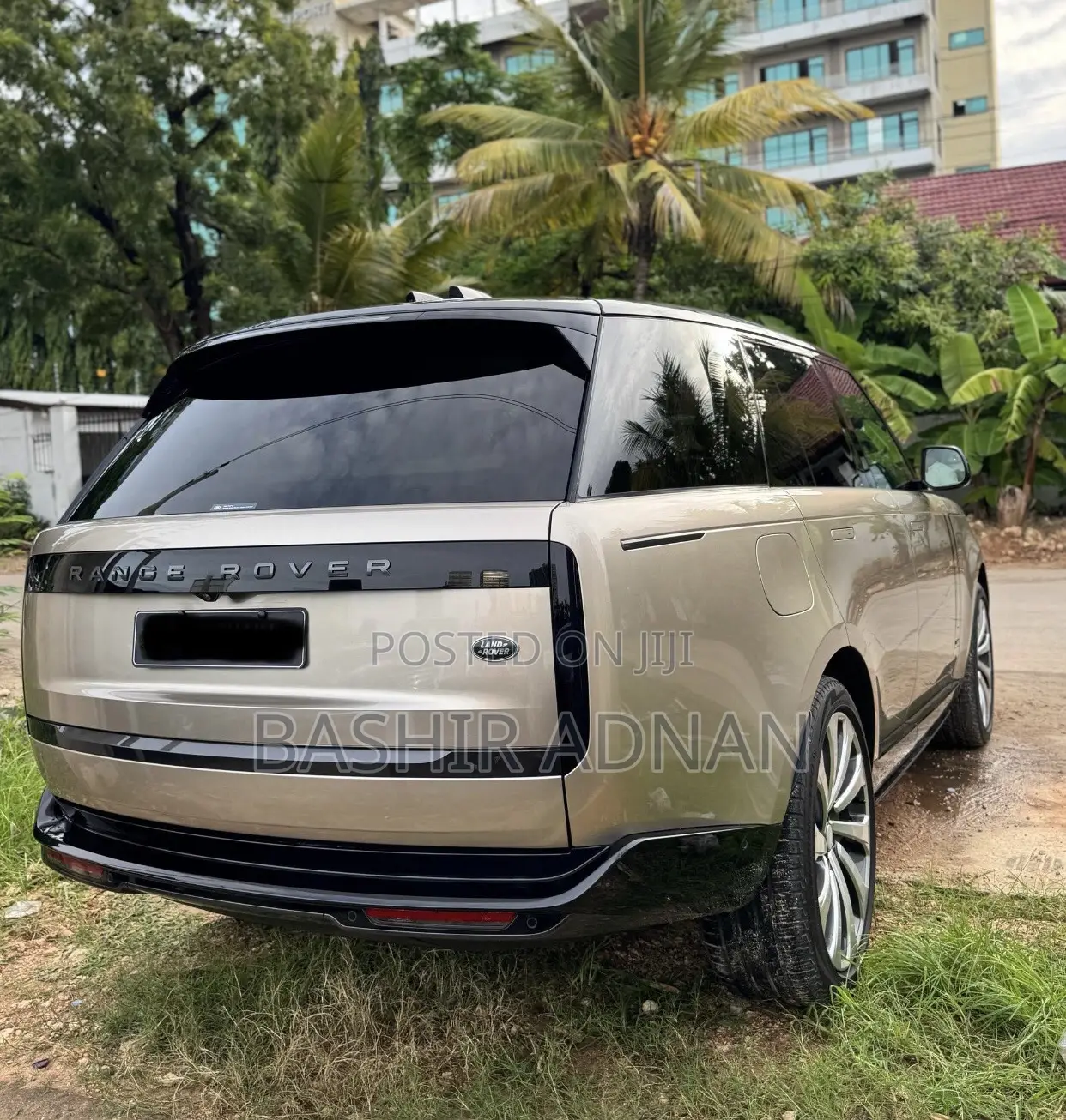 Land Rover Range Rover Vogue 2023 Gold