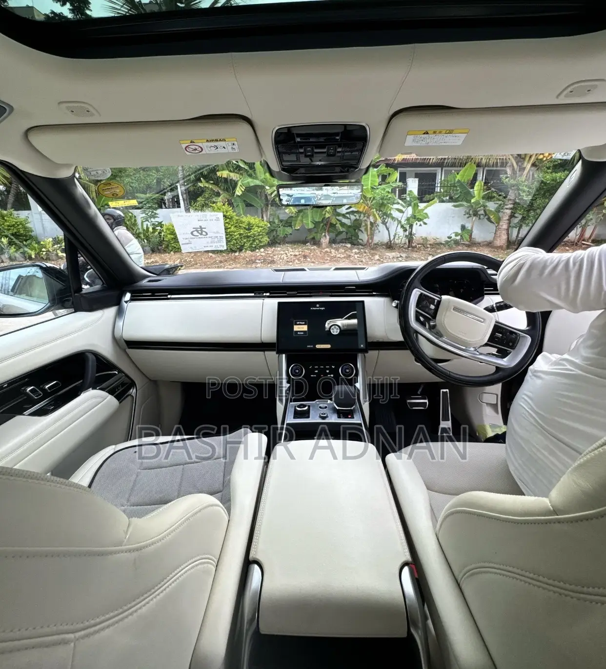 Land Rover Range Rover Vogue 2023 Gold