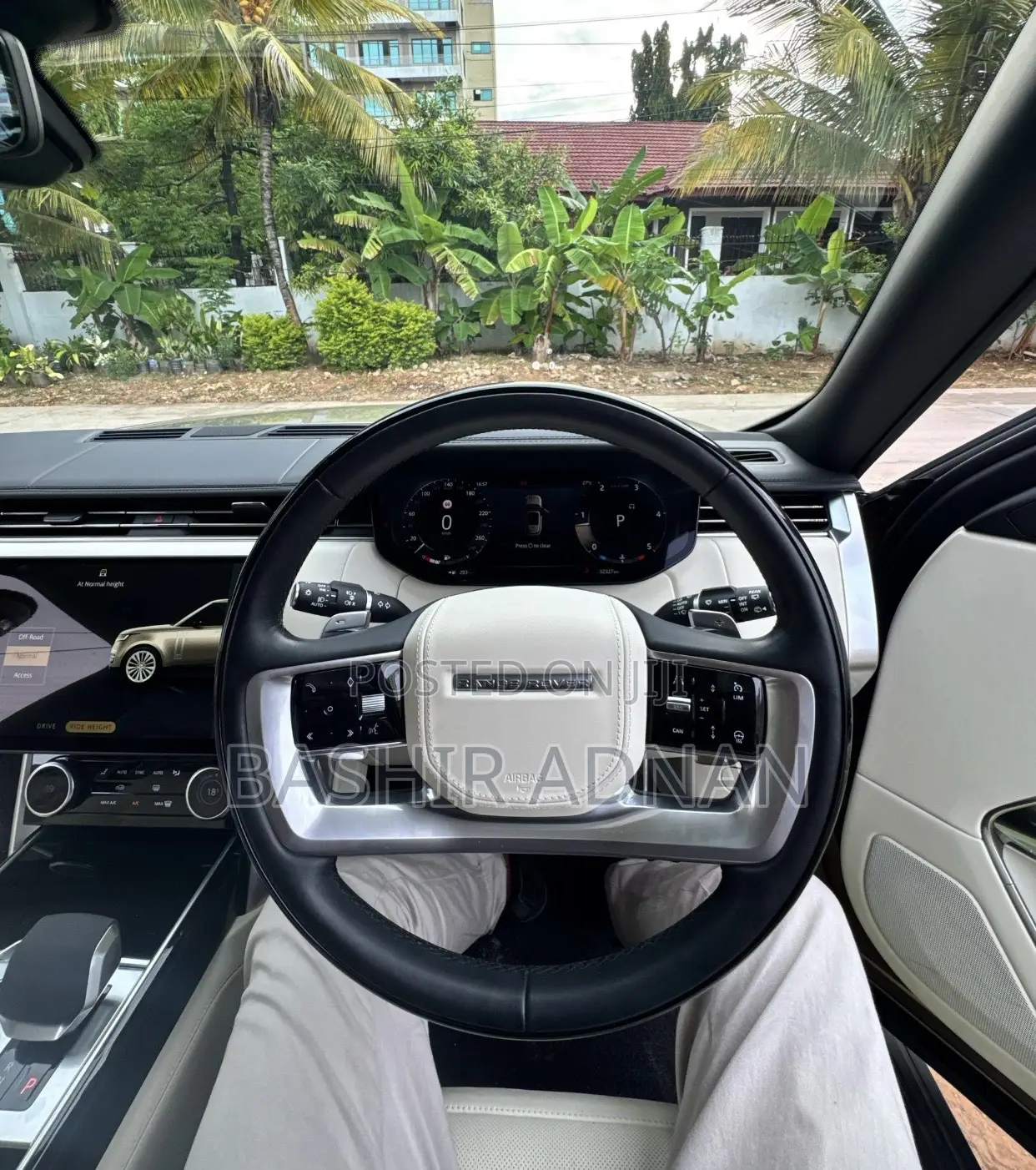 Land Rover Range Rover Vogue 2023 Gold
