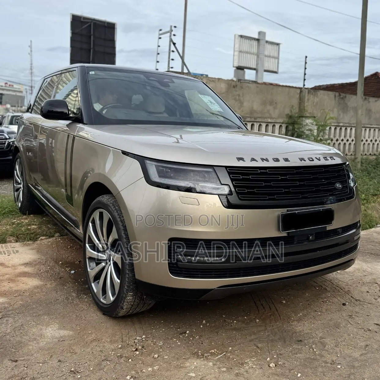 Land Rover Range Rover Vogue 2023 Gold