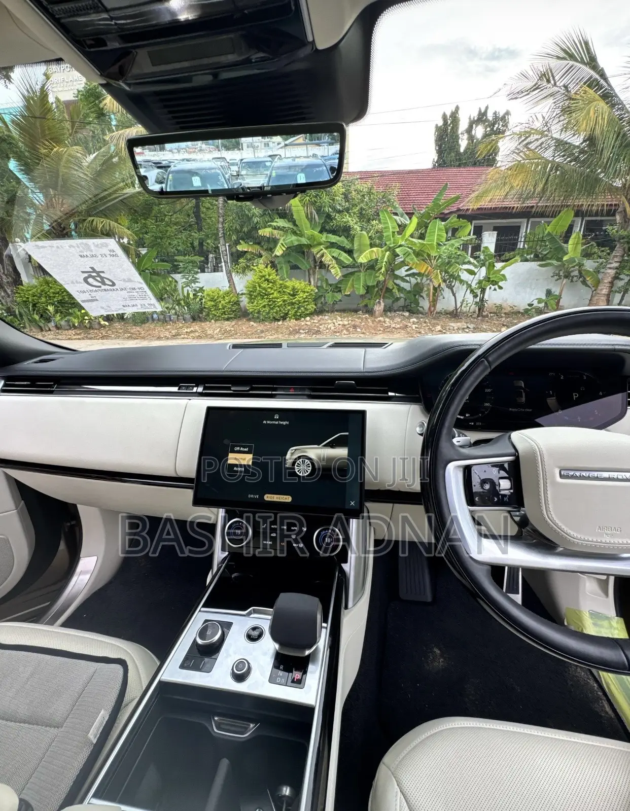Land Rover Range Rover Vogue 2023 Gold
