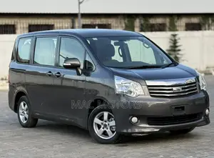Toyota Noah 2.0 143hp AWD (8 Seater) 2011 Gray